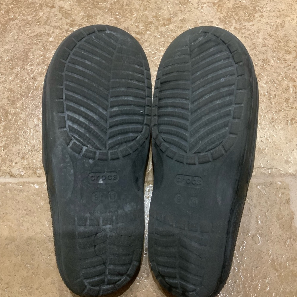 Black crocs sandals - Picture 2 of 4